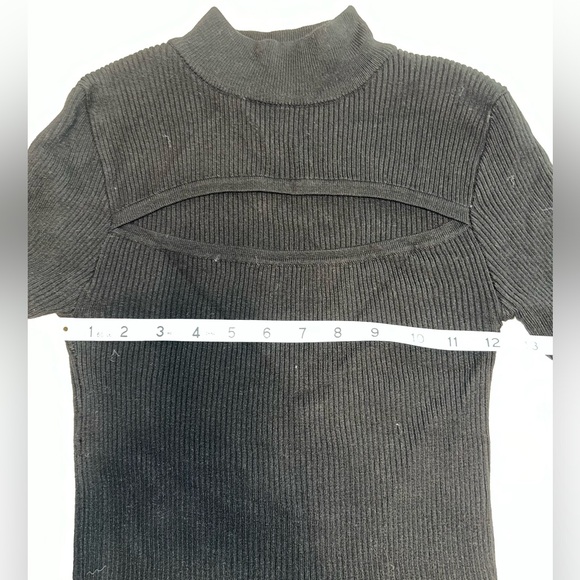 Forever 21 black sweater with cut out - Picture 7 of 10